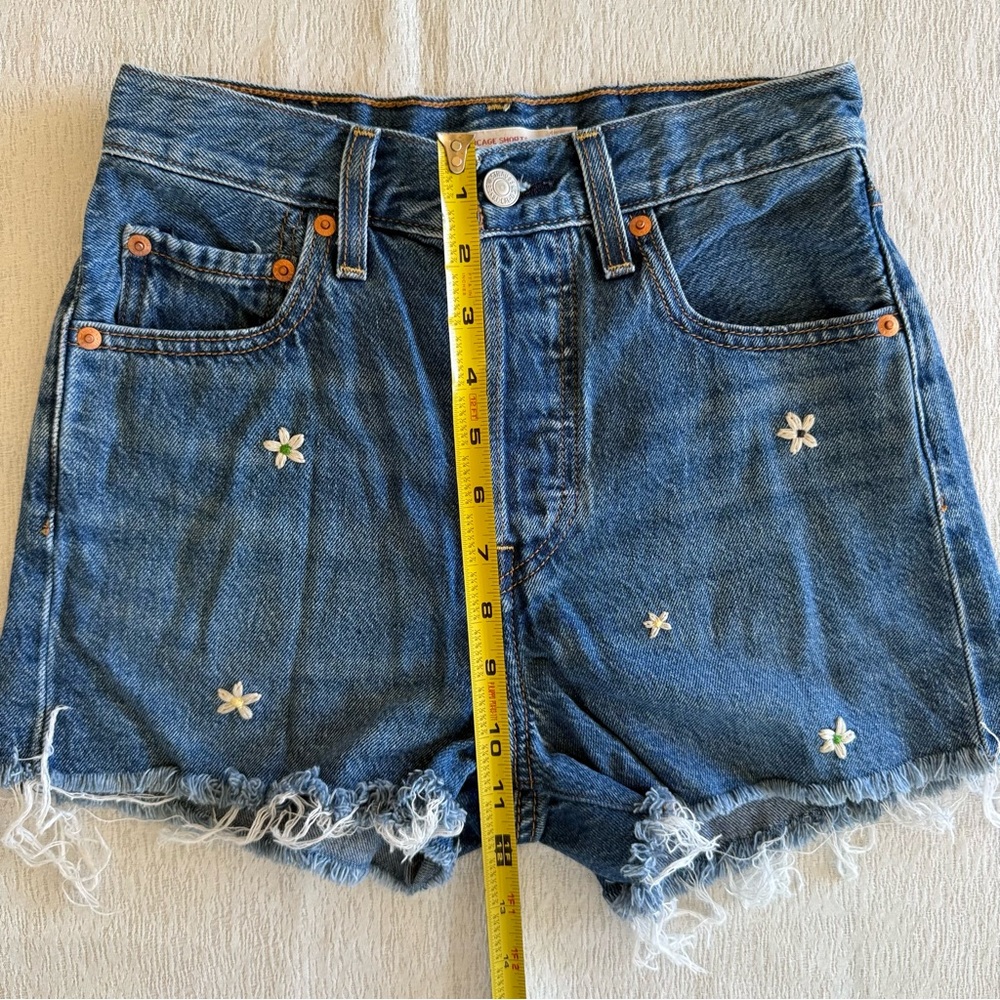 Levis Premium Womens Size W25 Ribcage Daisy Embroidered Denim Shorts - Picture 10 of 16
